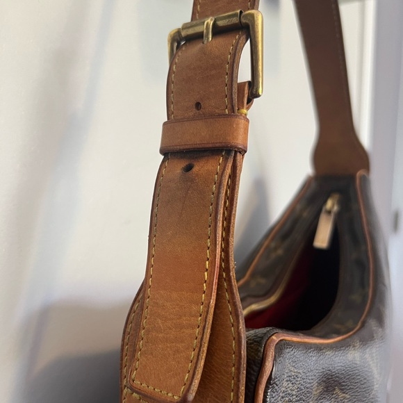 Louis Vuitton Croissant Bag (MM SIZE) - Picture 2 of 6